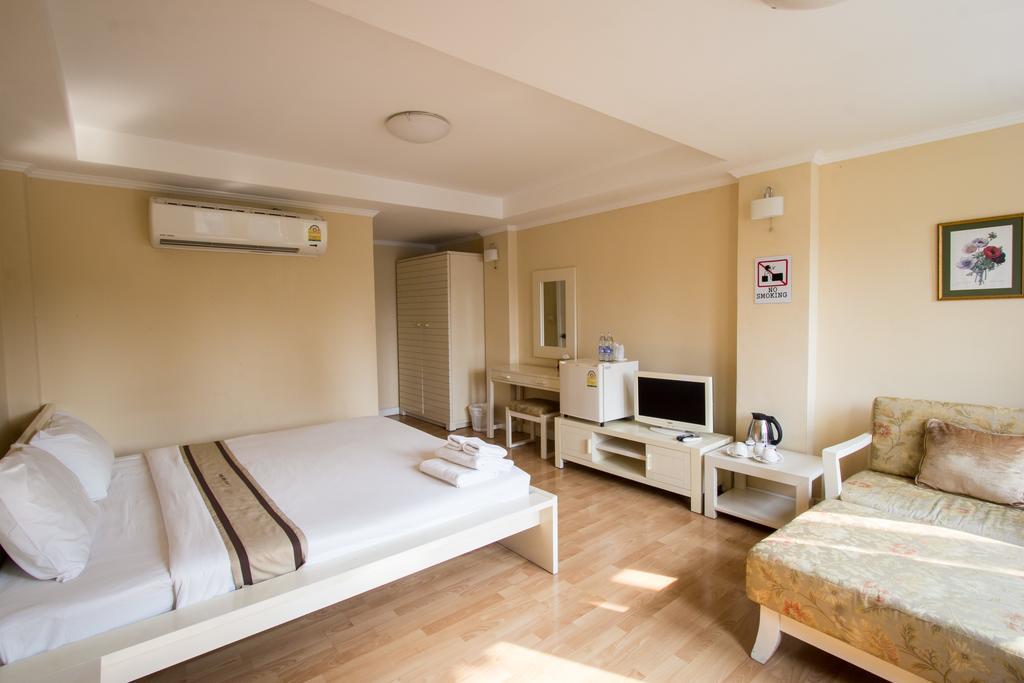 Triple Palms House Hotell Chiang Mai Exteriör bild