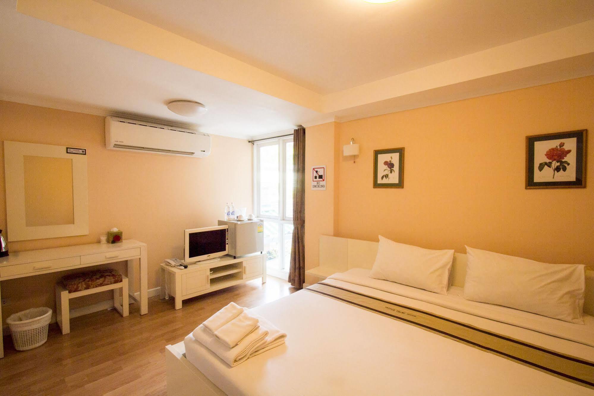 Triple Palms House Hotell Chiang Mai Exteriör bild