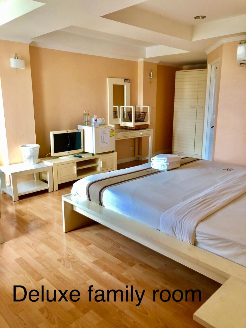 Triple Palms House Hotell Chiang Mai Exteriör bild